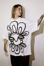 Camiseta Spray "Olhar Floral" — Peça Única Oversized G