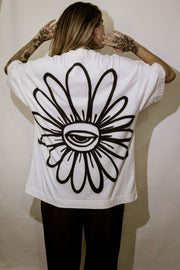 Camiseta Spray "Olhar Floral" — Peça Única Oversized G